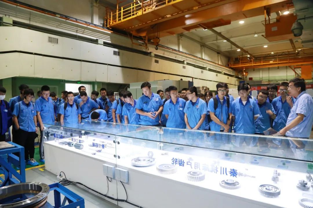 法士特汽车传动工程研究院组织新员工到tyc5997太阳集团参观学习