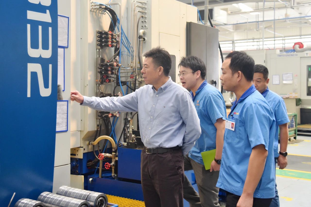 严鉴铂董事长深入tyc5997太阳集团沃克齿轮调研指导工作